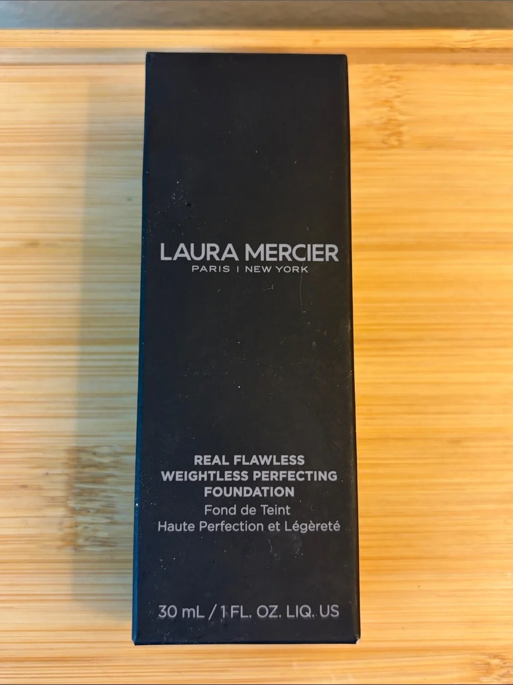 laura mercier Real Flawless Weightless Perfecting Foundation - Black